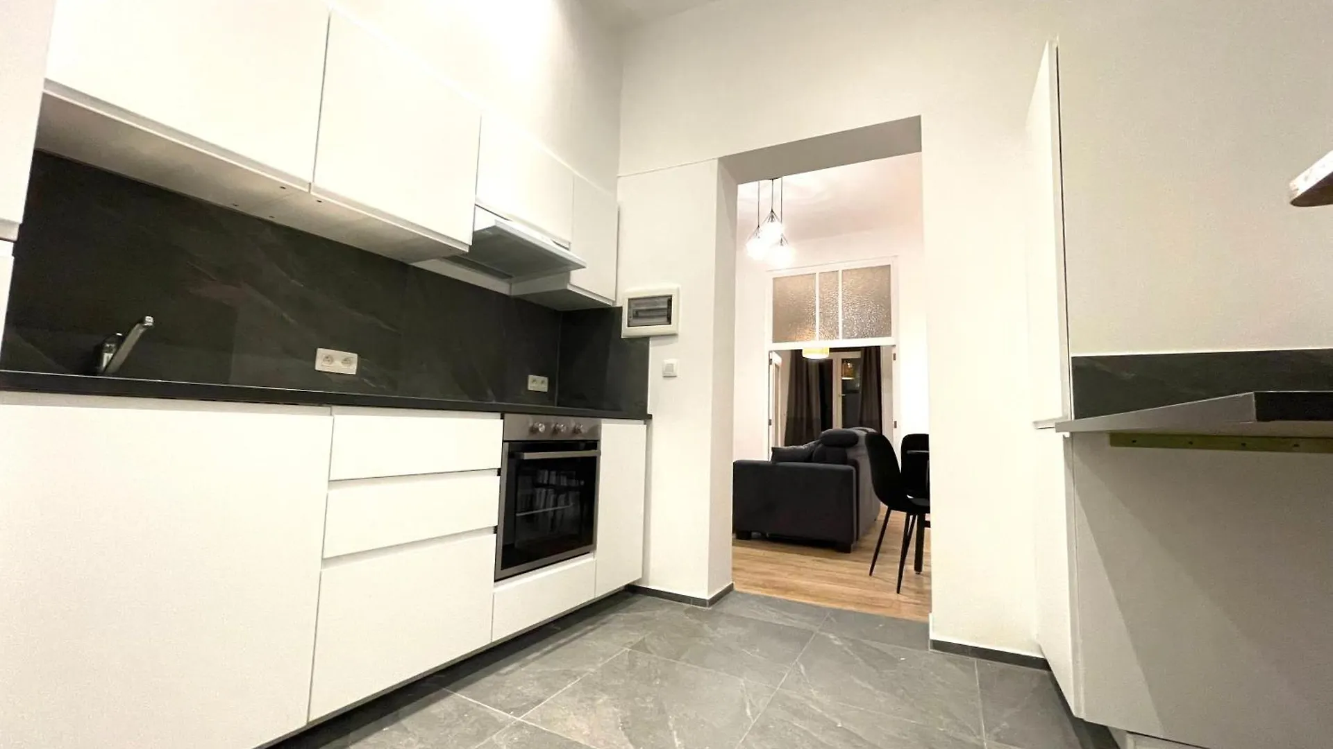 Апартаменты Charming Uccle - 1 Bedroom Apt Брюссель
